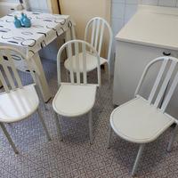 set di 4 sedie impilabili 222 di Robert Mallet