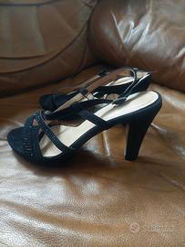 Sandali eleganti con tacco neri