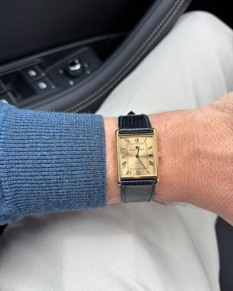Universal Geneve Tank