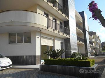 Immobile di 100 m² con 1 locale a Noci