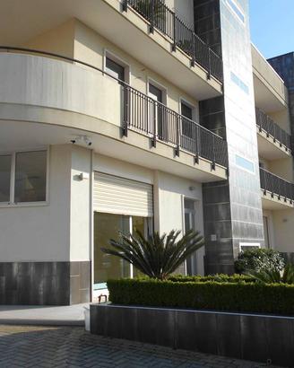 Immobile di 100 m² con 1 locale a Noci