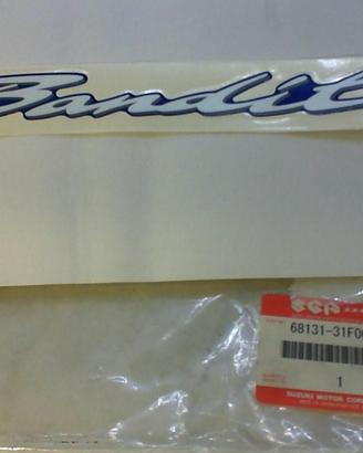 EMBLEMA ADESIVO BANDIT SUZUKI 68131-31F00-FC3