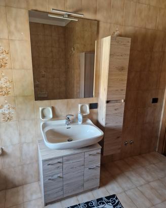 Mobili bagno e specchiera