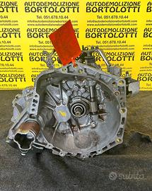 TOYOTA YARIS cambio manuale usato 1KRFE