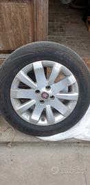 Set gomme auto complete di cerchi in lega