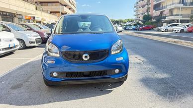 Smart ForFour 70 1.0 Passion LED PDC BLUETOOTH CER