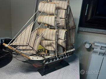 Veliero “Confection” in legno