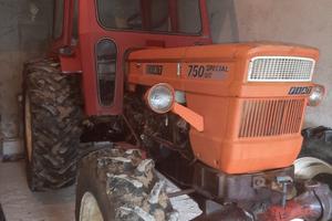 Trattore, aratro, rimorchio agricolo, erpice