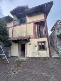Immobile in asta di 260 m² con 5 locali e box auto