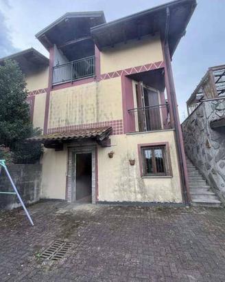 Immobile in asta di 260 m² con 5 locali e box auto