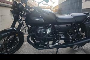 Moto Guzzi V7 III Stone - POCHI KM