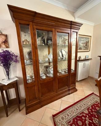 vetrina in noce 