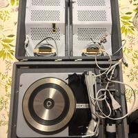 Giradischi stereo “a valigia”