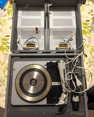Giradischi stereo “a valigia”