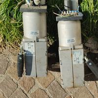 Due motori elettrici per portone garage