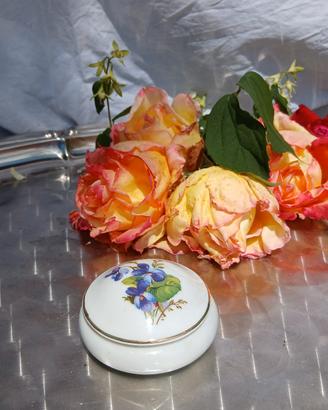 Scatolina Limoges, serie oro, decorata a mano.