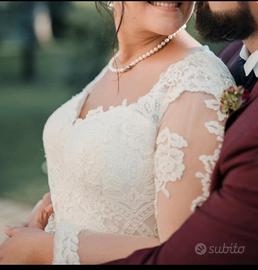 Vestito da sposa in pizzo con velo. prezzo trattab