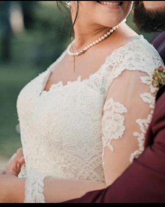 Vestito da sposa in pizzo con velo. prezzo trattab