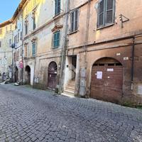 2 LOCALI A CAVE
