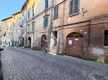 2 LOCALI A CAVE