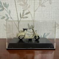 Modellino Vespa 125 U (1953) con teca – Collezione
