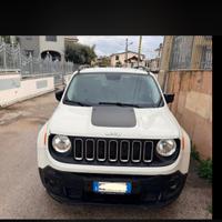 Macchina jeep rengade