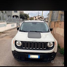 Macchina jeep rengade