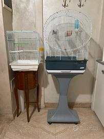 Due gabbie per uccelli