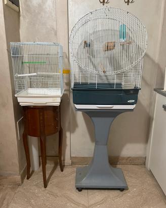 Due gabbie per uccelli