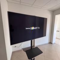 TV Samsung 4K 55" anno 2019 + supporto a rotelle