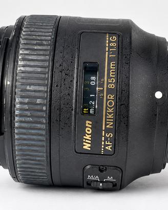 Nikon AF-S Nikkor 85mm f/1.8G – attacco Nikon F