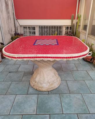 Tavolo in cemento con decoro a mosaico per esterni