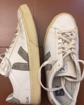 Sneakers VEJA bianche in pelle