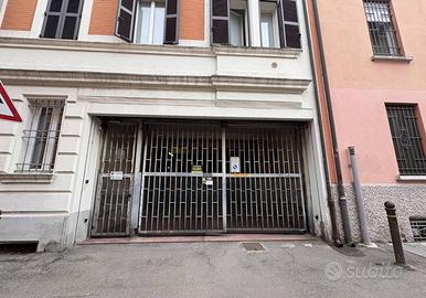 Box / Garage di 12 m² a Bologna