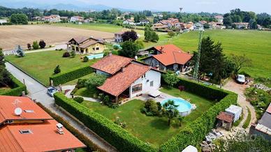 Villa di 300 m² con più di 5 locali e box auto dop
