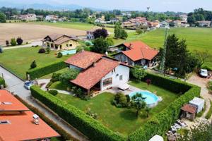 Villa di 300 m² con più di 5 locali e box auto dop
