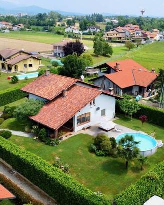Villa di 300 m² con più di 5 locali e box auto dop