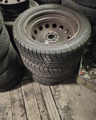 Treno gomme invernali Michelin 195/55 R16 + cerchi
