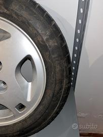 Gomma e cerchio Fiat uno turbo