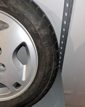 Gomma e cerchio Fiat uno turbo