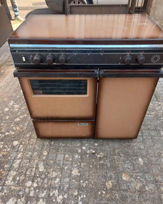 Cucina 4 fuochi con forno a gas