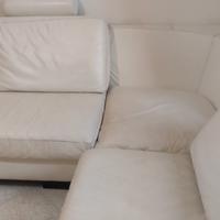 divano in pelle bianco