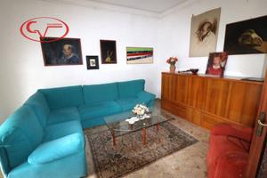 Appartamento di 100 m² con 4 locali e box auto a L
