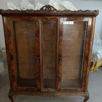 mobile in stile con ripiani in vetro + cassapanca