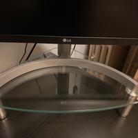 Supporto monitor con monitor 24”LG