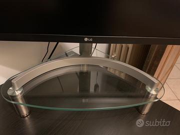 Supporto monitor con monitor 24”LG