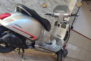 Vespa gts250i.e