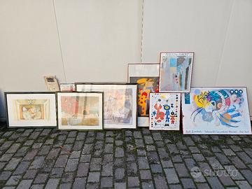 8  stampe moderne con cornice e vetri. 