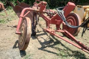 Aratro bivomere trainato marca Gherardi
