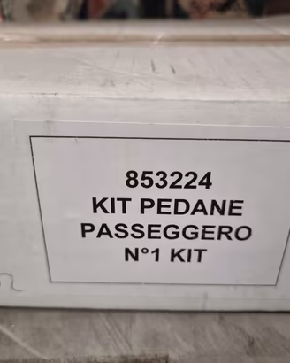 853224 PEDANE PASSEGGERO Scarabeo 50 100
